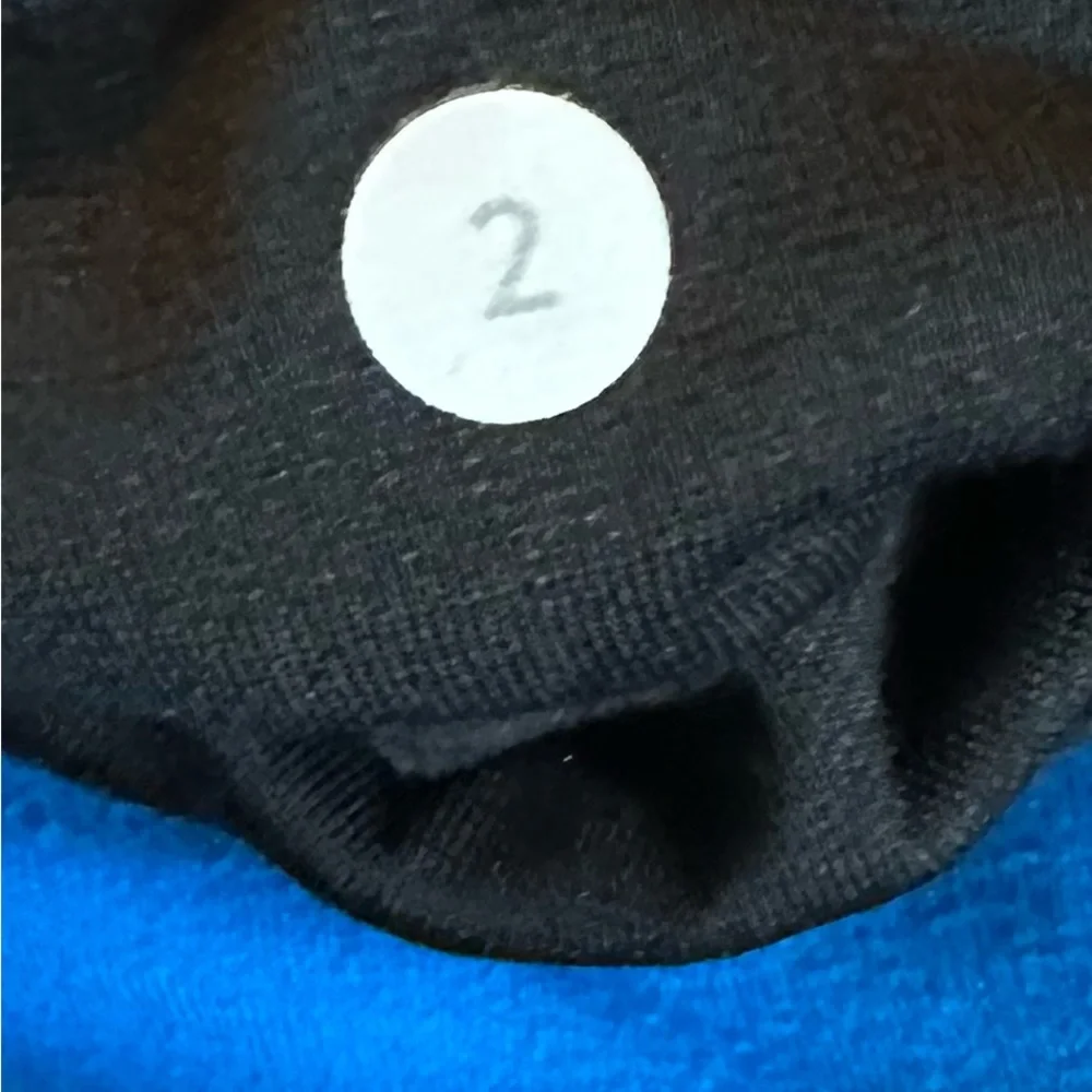 Women’s blue/black Lulu reversible Lemon leggings- great condition - Sz 2